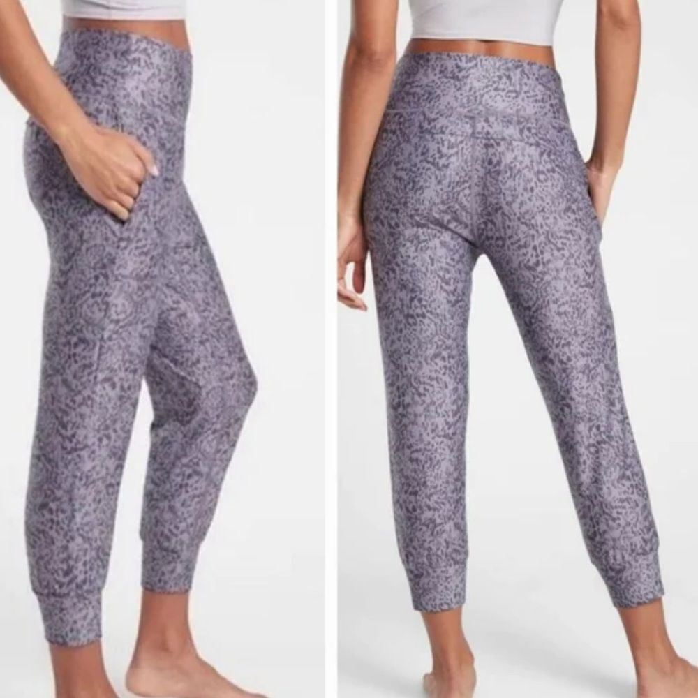 Athleta Salutation Printed Crop JoggerโTempest Violet Womenโs Small P